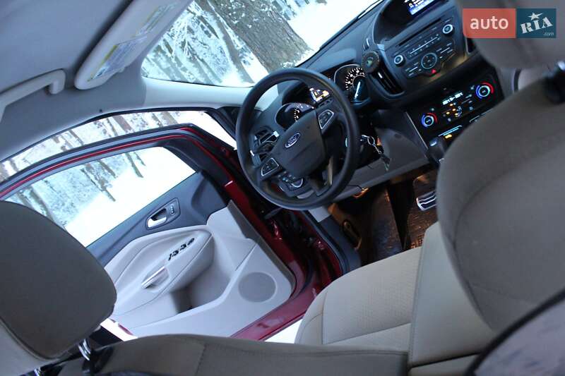 Внедорожник / Кроссовер Ford Escape 2016 в Чернигове