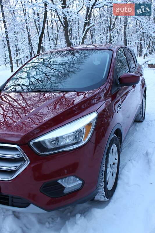 Внедорожник / Кроссовер Ford Escape 2016 в Чернигове