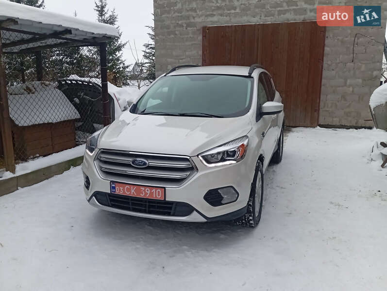 Позашляховик / Кросовер Ford Escape 2018 в Львові