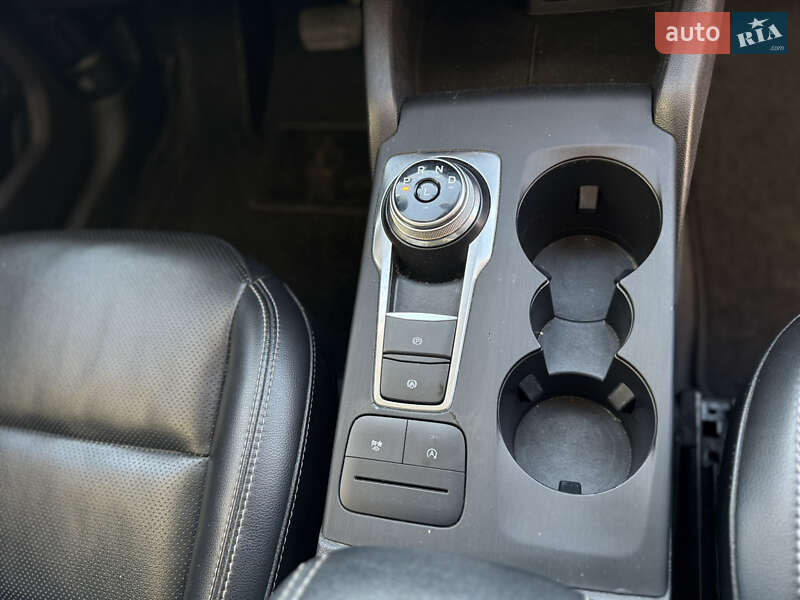 Внедорожник / Кроссовер Ford Escape 2021 в Киеве