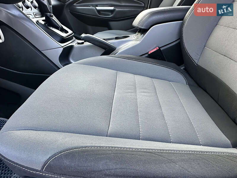 Позашляховик / Кросовер Ford Escape 2015 в Дрогобичі