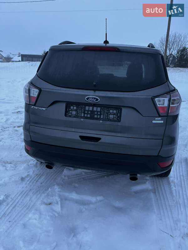 Позашляховик / Кросовер Ford Escape 2017 в Львові