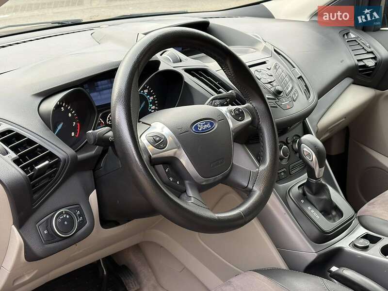 Внедорожник / Кроссовер Ford Escape 2015 в Николаеве