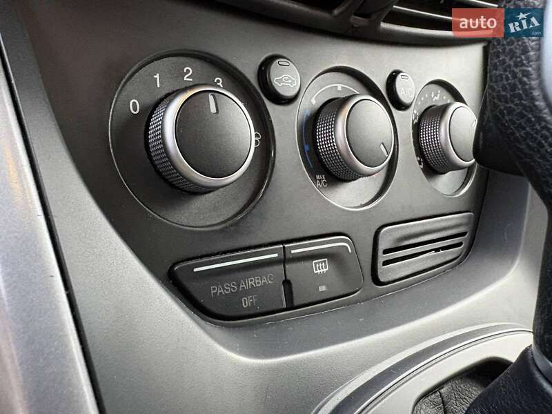 Внедорожник / Кроссовер Ford Escape 2015 в Николаеве