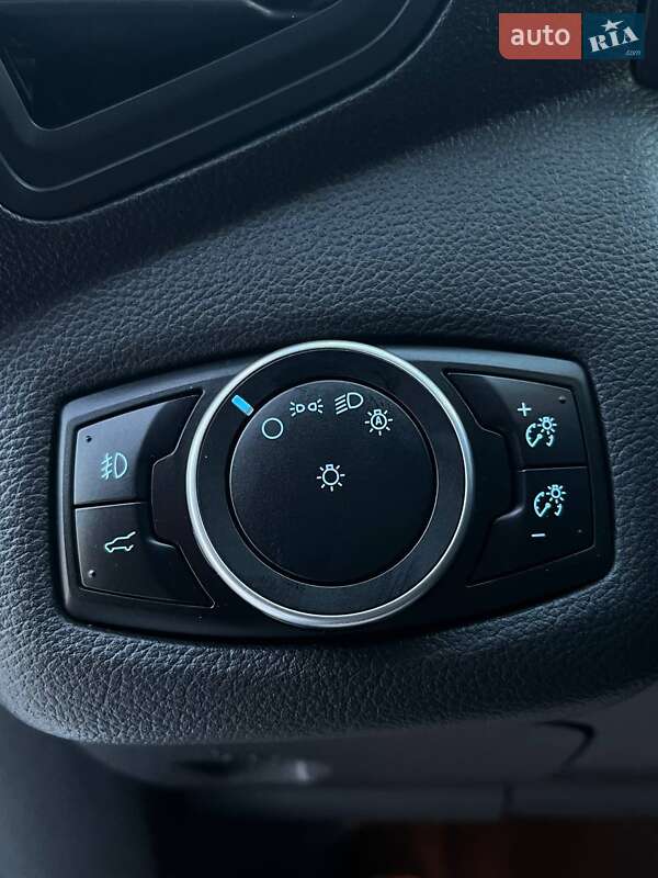 Внедорожник / Кроссовер Ford Escape 2017 в Львове