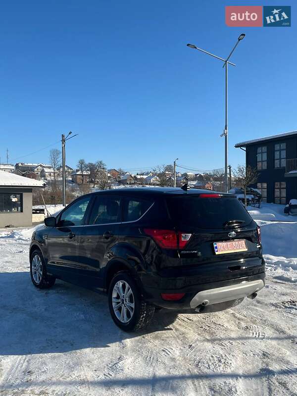 Позашляховик / Кросовер Ford Escape 2019 в Львові