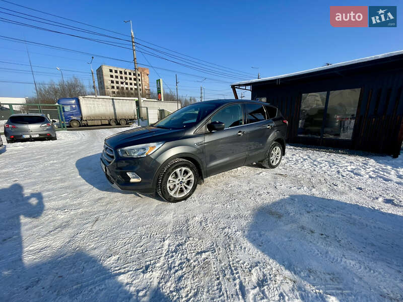 Позашляховик / Кросовер Ford Escape 2017 в Чернівцях