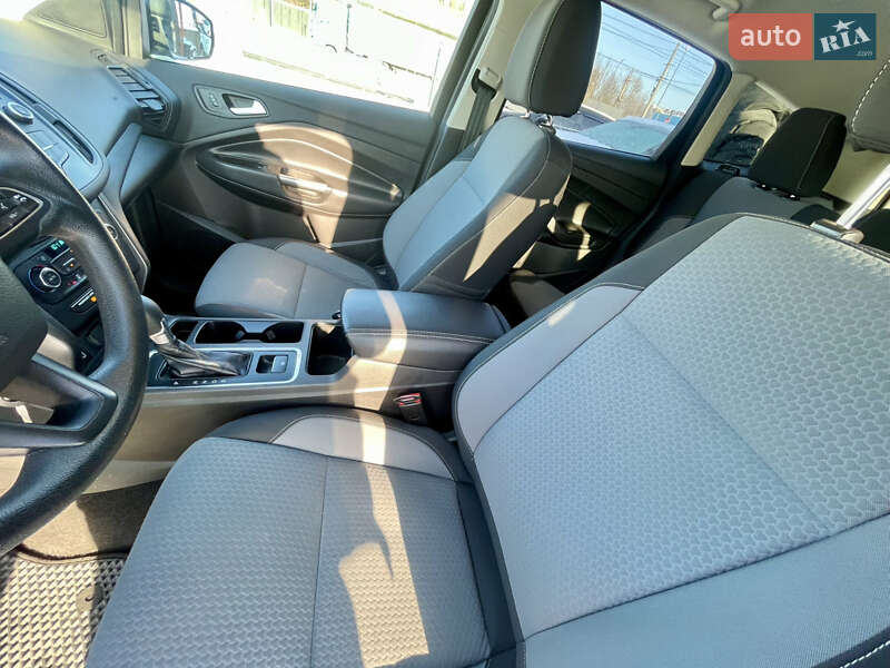 Позашляховик / Кросовер Ford Escape 2017 в Чернівцях