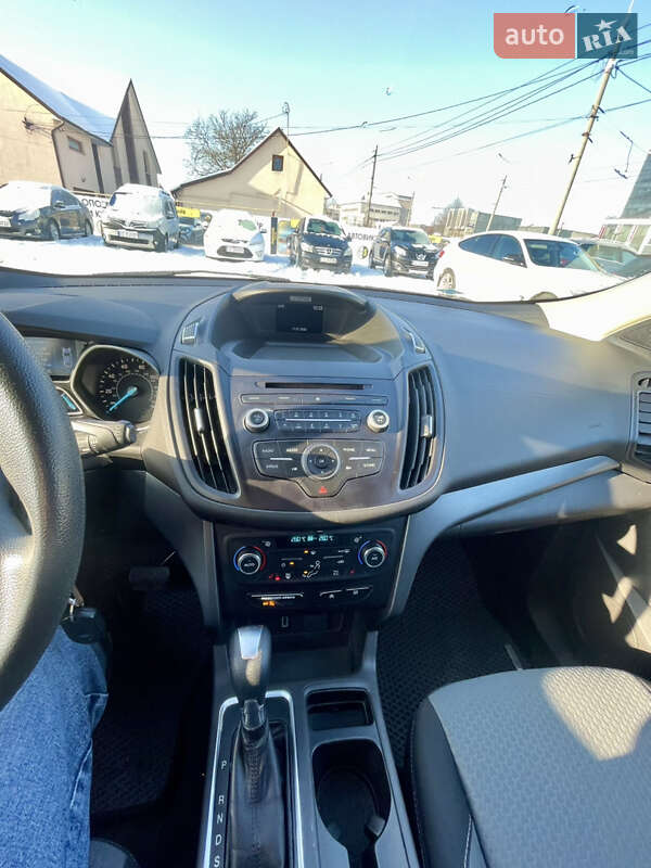 Позашляховик / Кросовер Ford Escape 2017 в Чернівцях