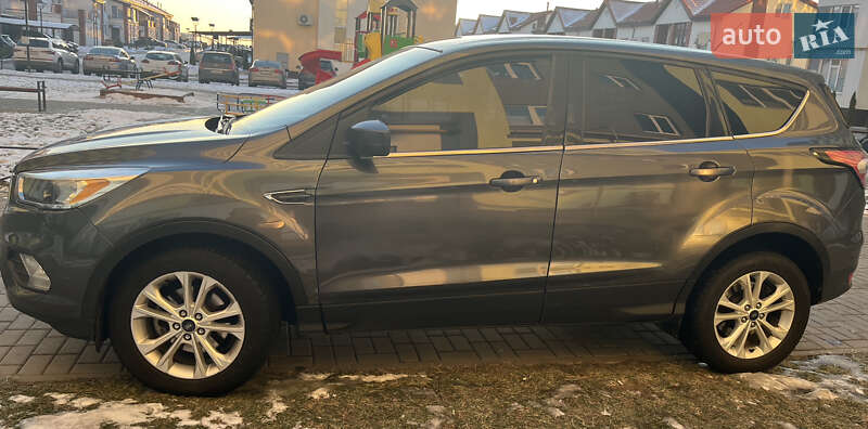 Внедорожник / Кроссовер Ford Escape 2016 в Черкассах