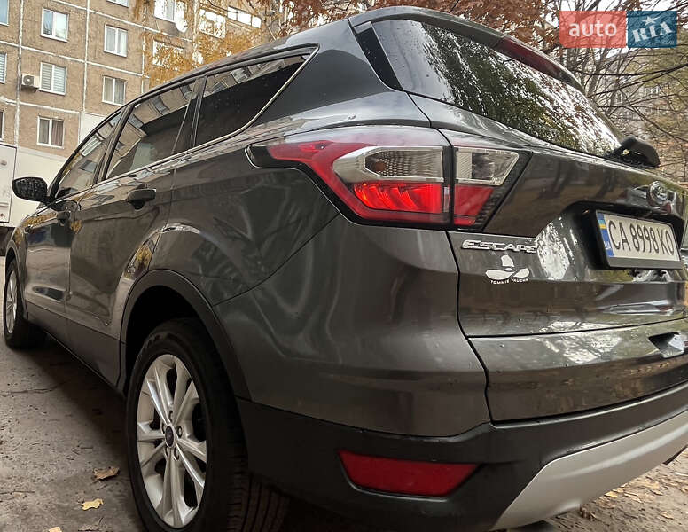 Внедорожник / Кроссовер Ford Escape 2016 в Черкассах