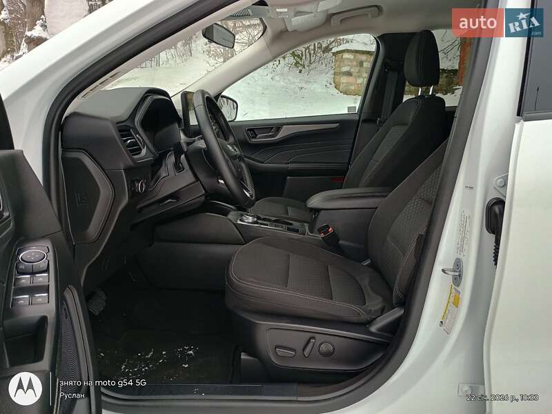 Внедорожник / Кроссовер Ford Escape 2023 в Хусте