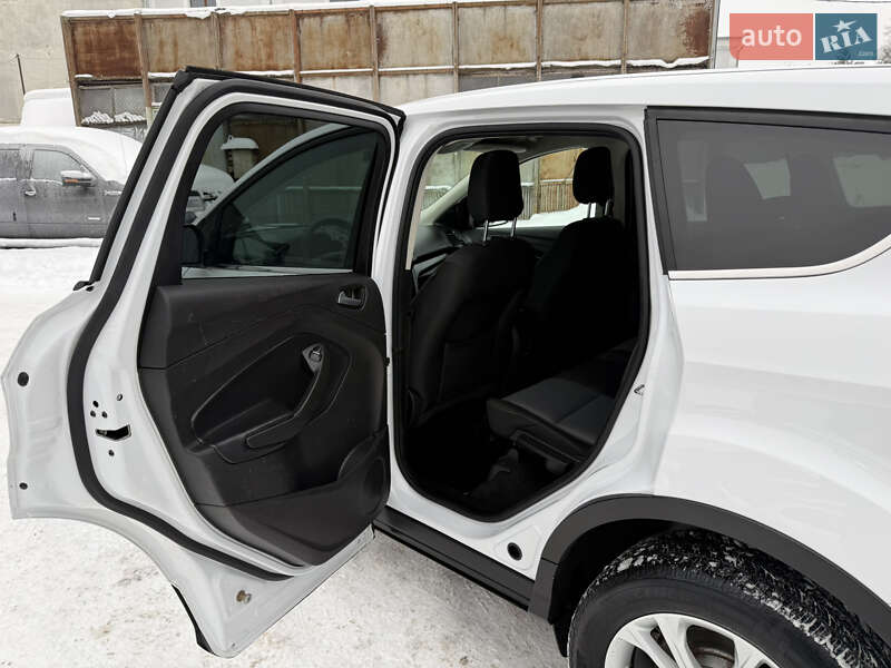 Внедорожник / Кроссовер Ford Escape 2019 в Дубно