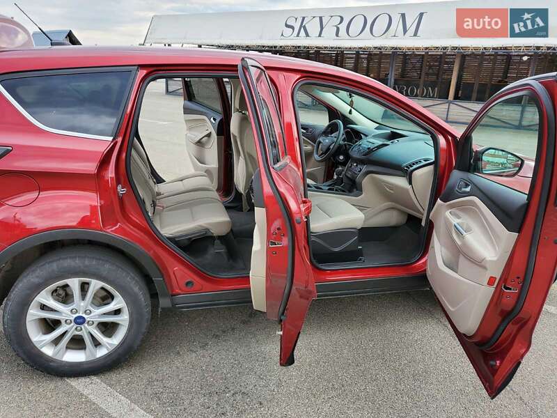 Внедорожник / Кроссовер Ford Escape 2017 в Ивано-Франковске