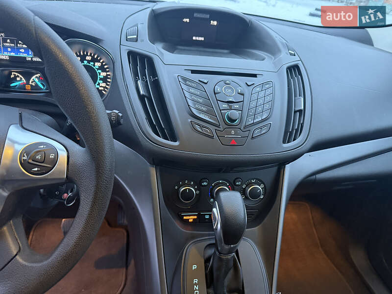 Внедорожник / Кроссовер Ford Escape 2016 в Полтаве
