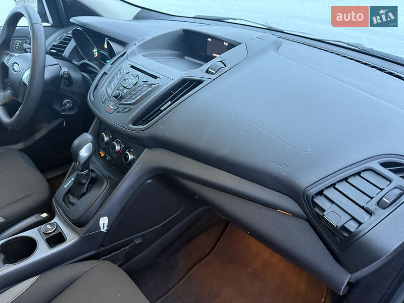 Внедорожник / Кроссовер Ford Escape 2016 в Полтаве