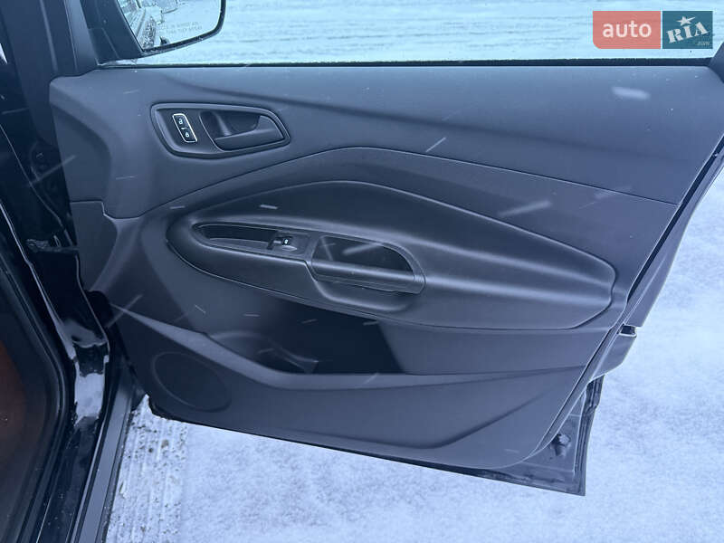 Внедорожник / Кроссовер Ford Escape 2016 в Полтаве