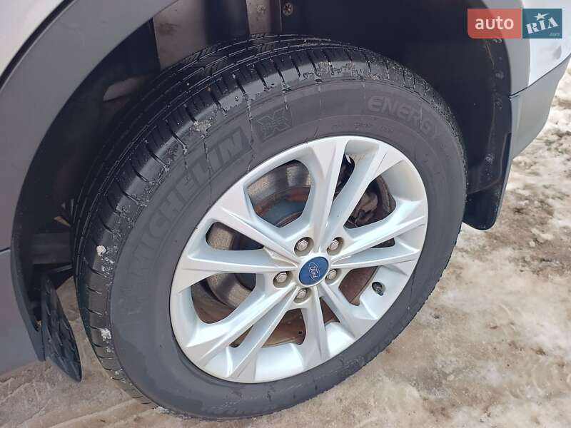 Позашляховик / Кросовер Ford Escape 2017 в Тернополі