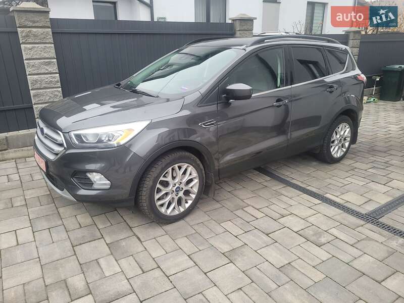 Внедорожник / Кроссовер Ford Escape 2018 в Ровно