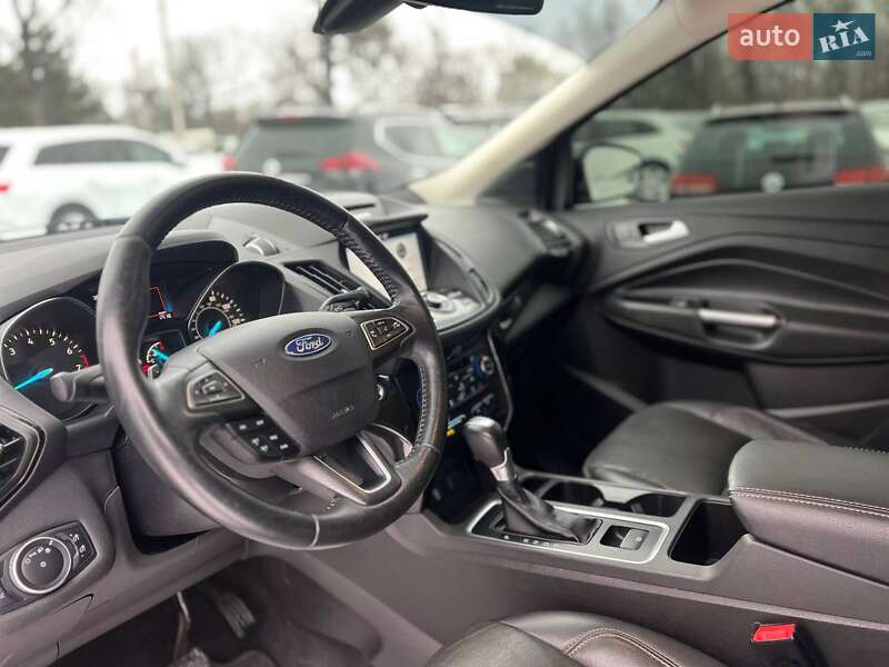 Внедорожник / Кроссовер Ford Escape 2017 в Стрые