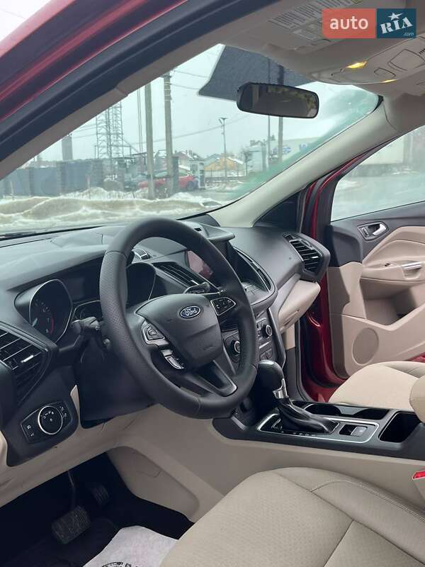 Позашляховик / Кросовер Ford Escape 2017 в Львові