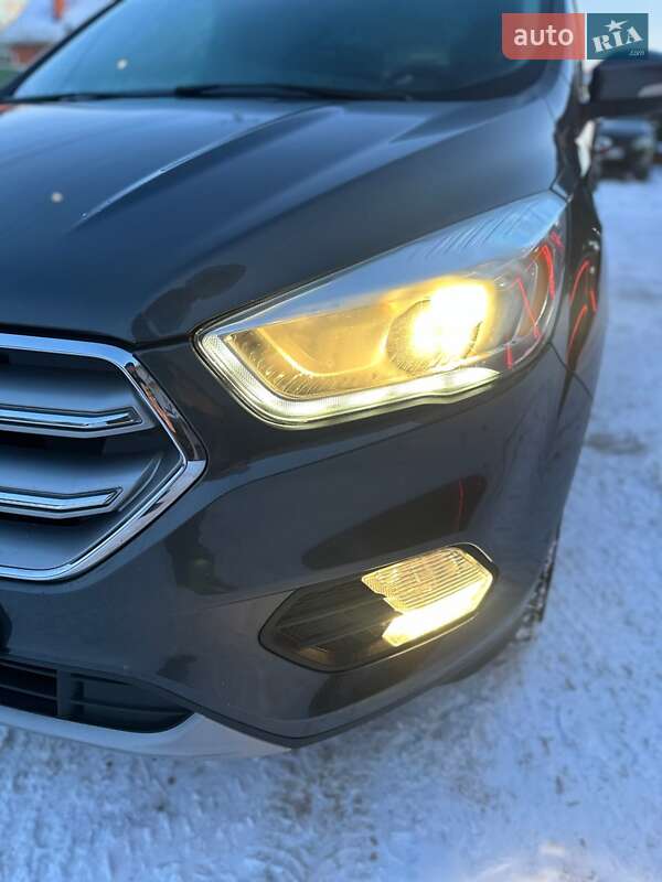 Внедорожник / Кроссовер Ford Escape 2016 в Белогородке