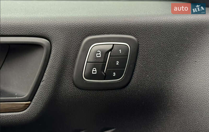 Внедорожник / Кроссовер Ford Escape 2020 в Киеве