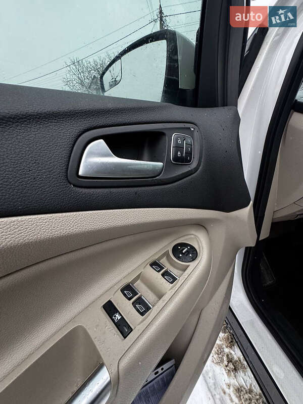 Позашляховик / Кросовер Ford Escape 2016 в Києві