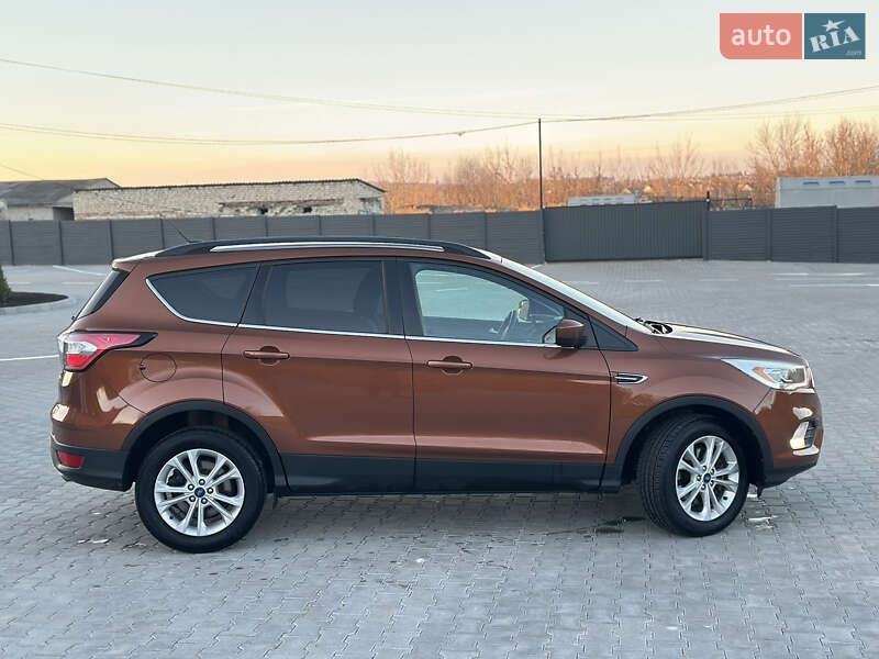 Внедорожник / Кроссовер Ford Escape 2017 в Дубно