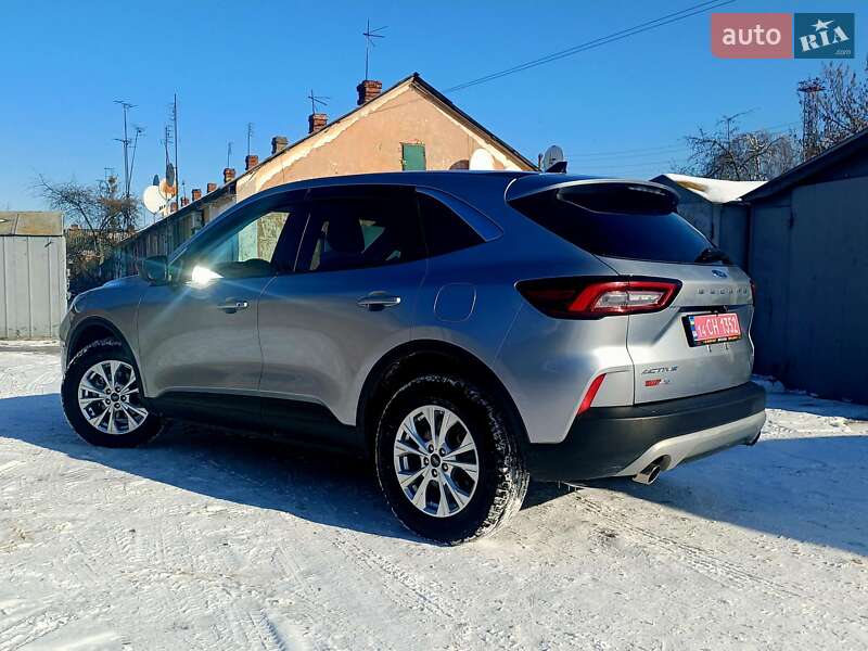Внедорожник / Кроссовер Ford Escape 2023 в Полтаве