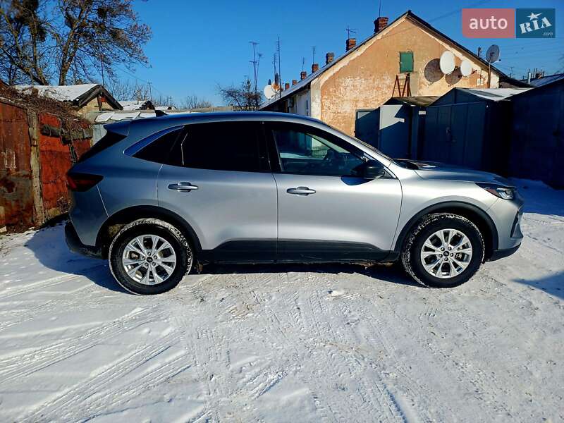 Внедорожник / Кроссовер Ford Escape 2023 в Полтаве