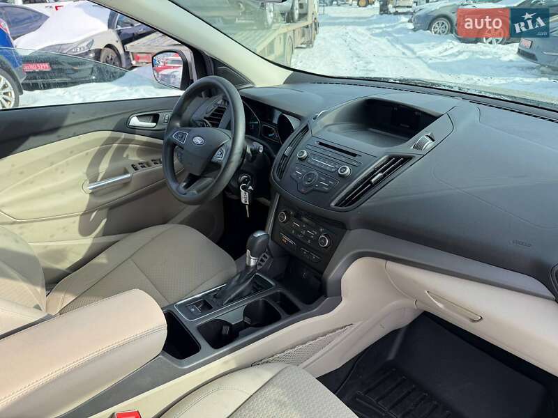 Позашляховик / Кросовер Ford Escape 2017 в Луцьку