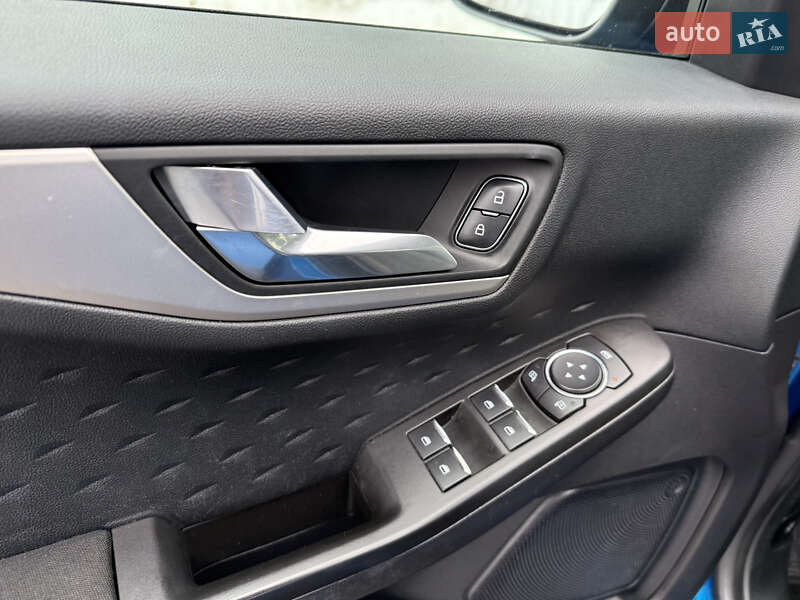 Внедорожник / Кроссовер Ford Escape 2019 в Стрые