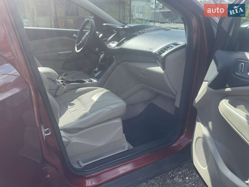 Внедорожник / Кроссовер Ford Escape 2015 в Кривом Роге