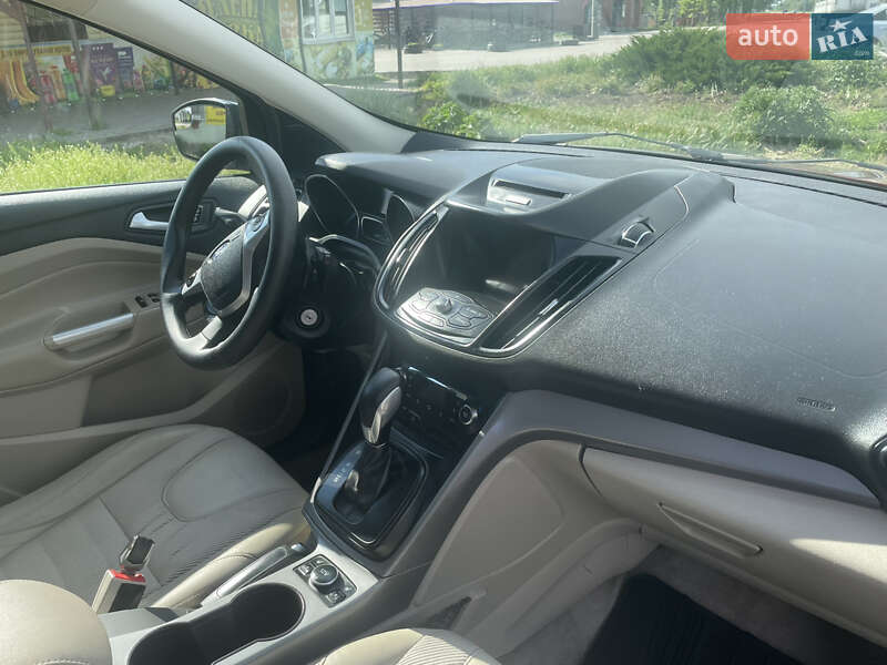 Внедорожник / Кроссовер Ford Escape 2015 в Кривом Роге