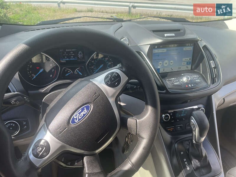 Внедорожник / Кроссовер Ford Escape 2015 в Кривом Роге