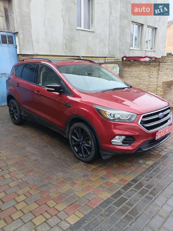 Позашляховик / Кросовер Ford Escape 2017 в Рівному