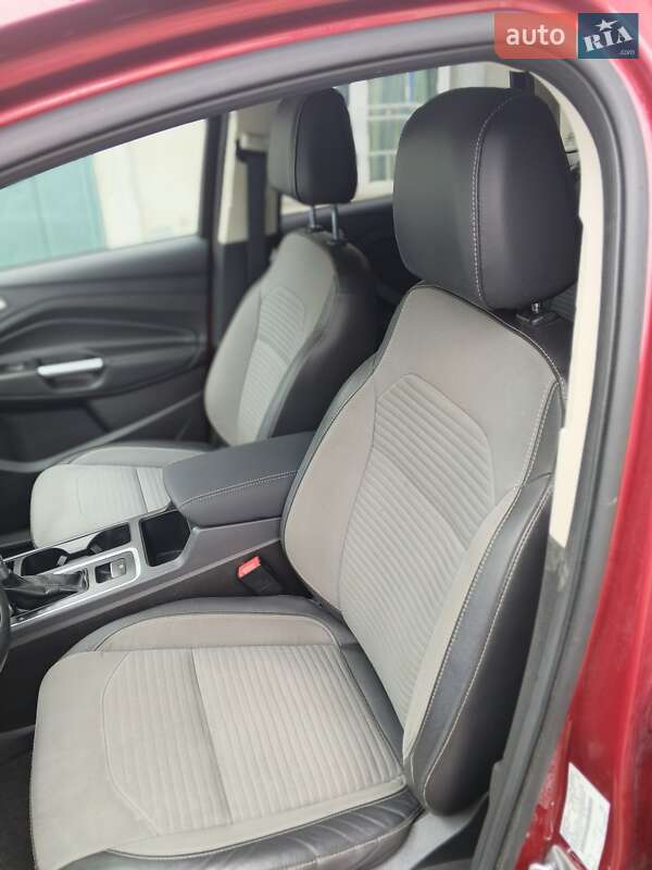 Позашляховик / Кросовер Ford Escape 2017 в Рівному