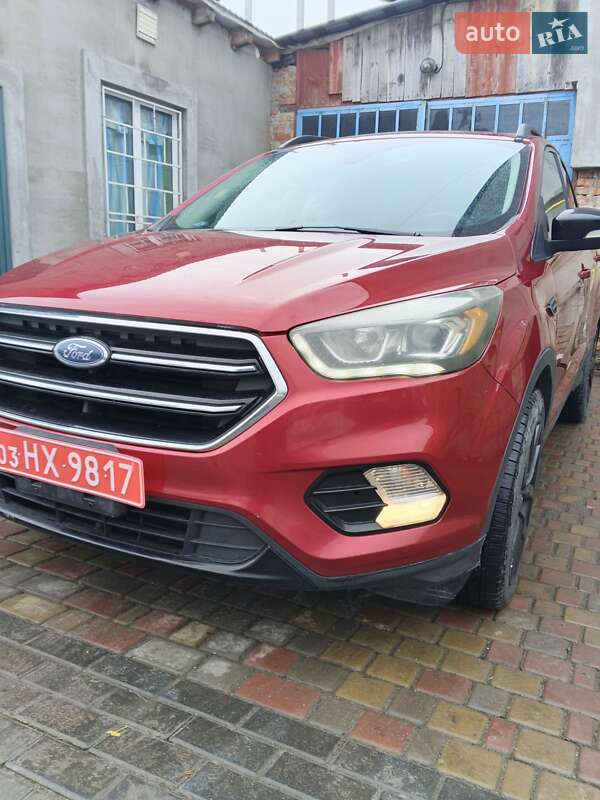 Позашляховик / Кросовер Ford Escape 2017 в Рівному