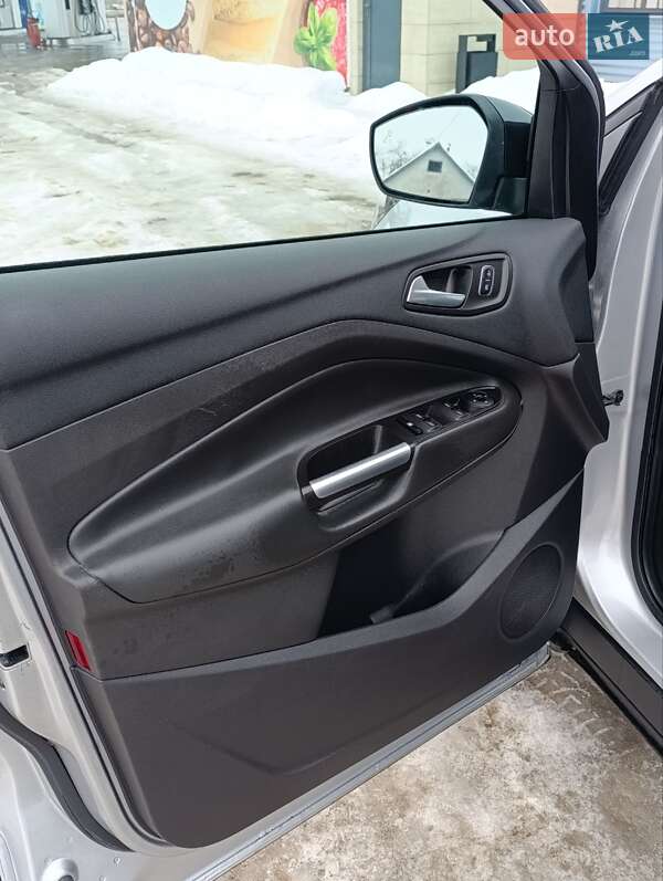 Внедорожник / Кроссовер Ford Escape 2017 в Житомире