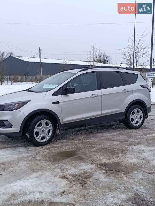Внедорожник / Кроссовер Ford Escape 2017 в Житомире