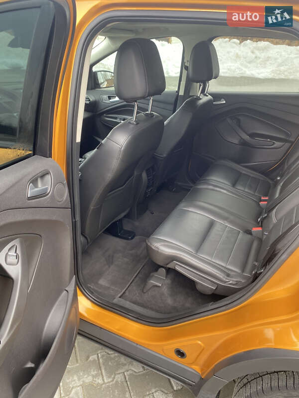 Внедорожник / Кроссовер Ford Escape 2016 в Дубно