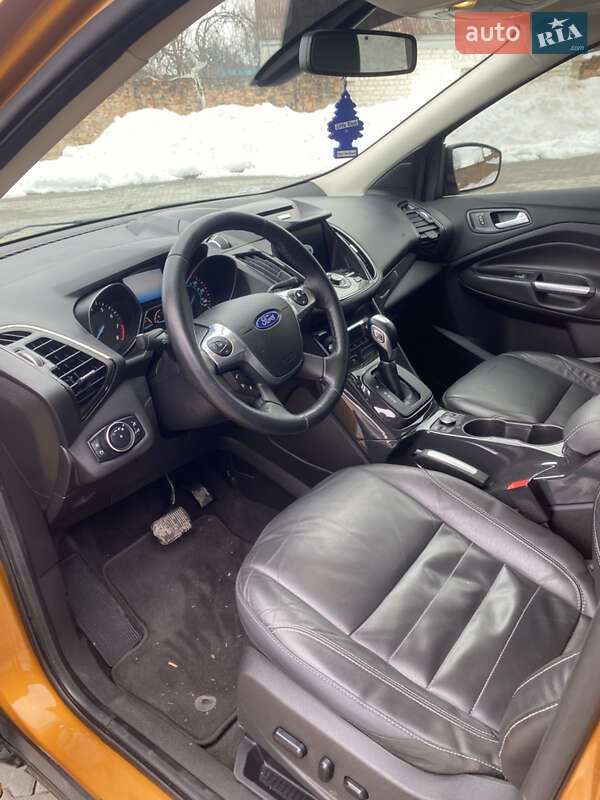 Внедорожник / Кроссовер Ford Escape 2016 в Дубно