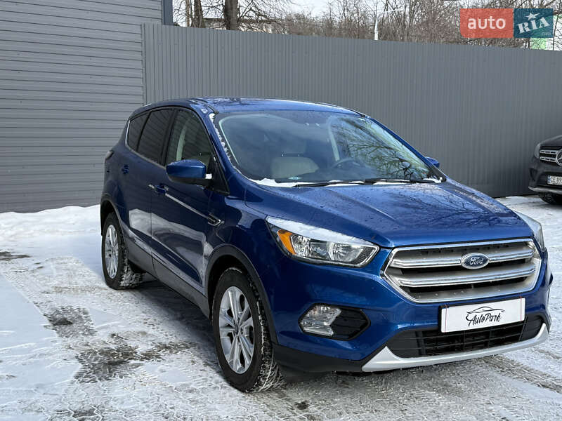 Позашляховик / Кросовер Ford Escape 2017 в Чернівцях