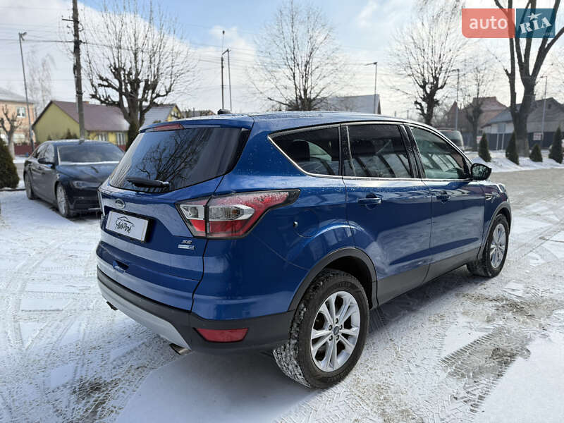 Позашляховик / Кросовер Ford Escape 2017 в Чернівцях
