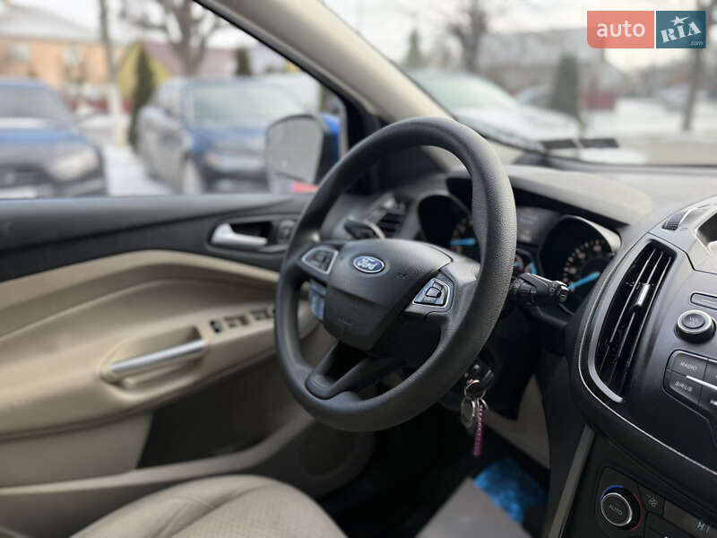 Позашляховик / Кросовер Ford Escape 2017 в Чернівцях