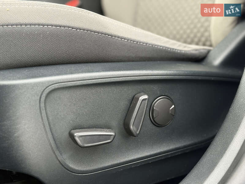 Позашляховик / Кросовер Ford Escape 2020 в Львові