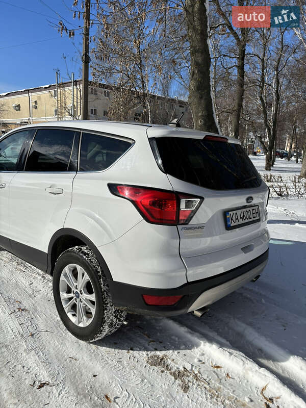 Внедорожник / Кроссовер Ford Escape 2019 в Нежине