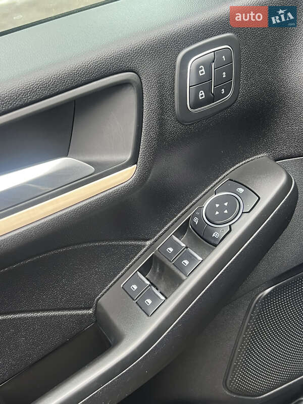 Внедорожник / Кроссовер Ford Escape 2021 в Одессе