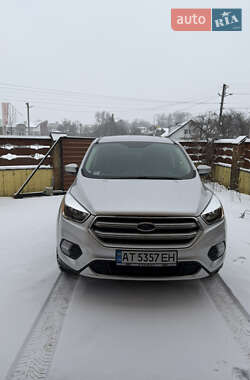 Внедорожник / Кроссовер Ford Escape 2017 в Львове